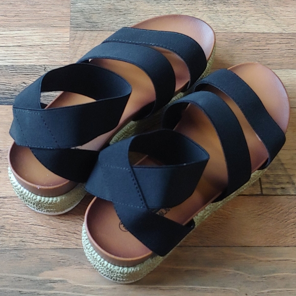 Aloha Island Strapy Sandals Size 7M - Picture 6 of 8